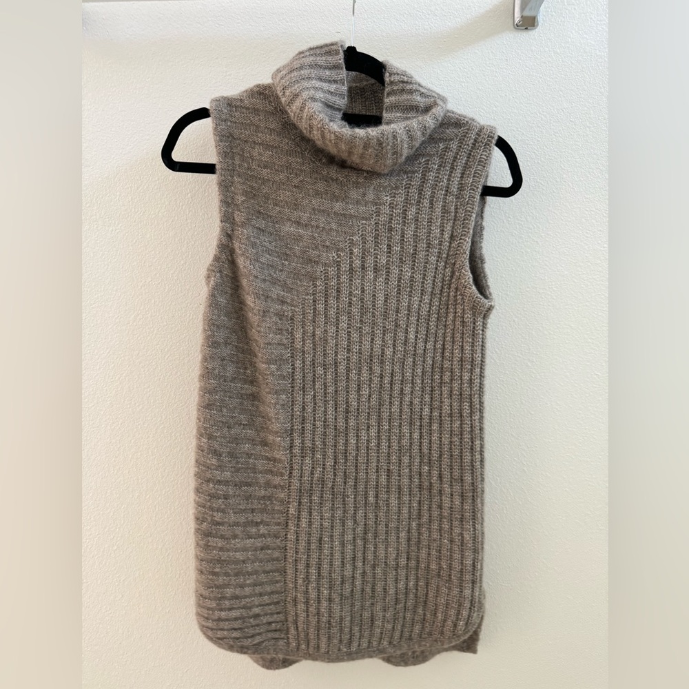 Theory wool mohair vest size petite